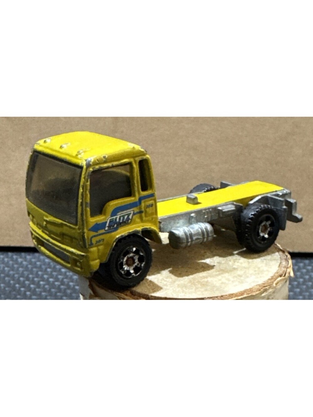1999 Matchbox Delivery Truck Yellow | 1:90 DIECAST | SEMI CAB TRACTOR | Vintage